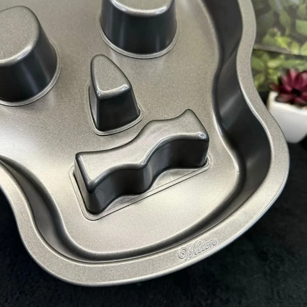 Wilton Skull Cake Pan – Spooky Halloween Bakeware